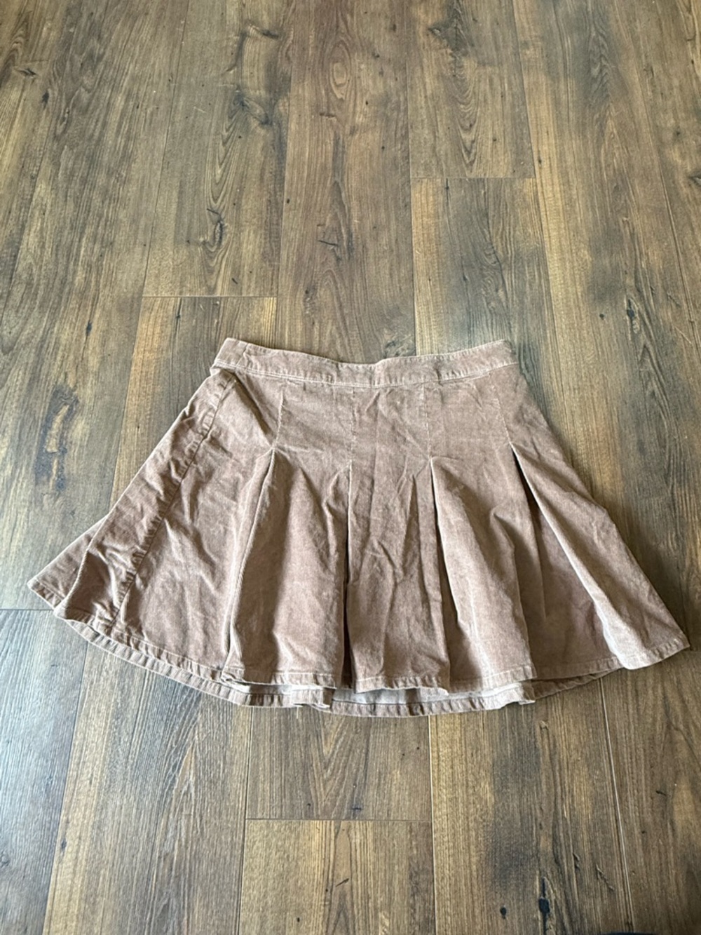 Hollister Women’s Ultra High Rise Pleated Corduroy Mini Skirt Sz Lg